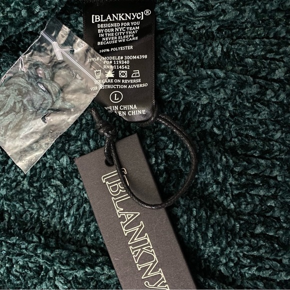 Blank NYC Chenile Turtleneck Braided Cable Sweater NEW - Picture 5 of 8